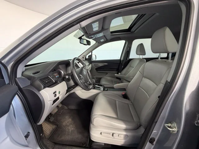 Used 2018 Silver Honda EX-L image 11