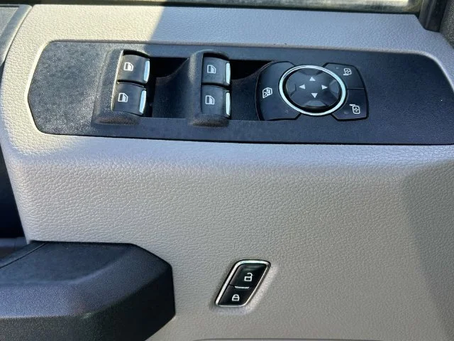 Used 2017 White Ford XL image 17