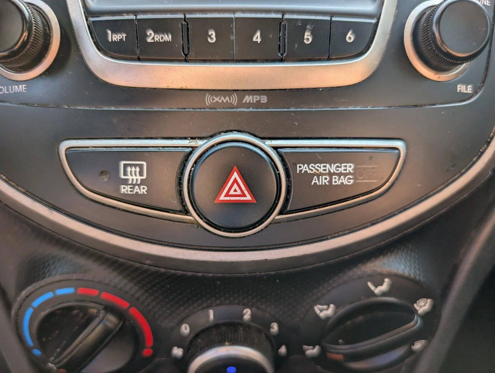 Used 2017 Pacific Blue Pearl Hyundai SE image 18