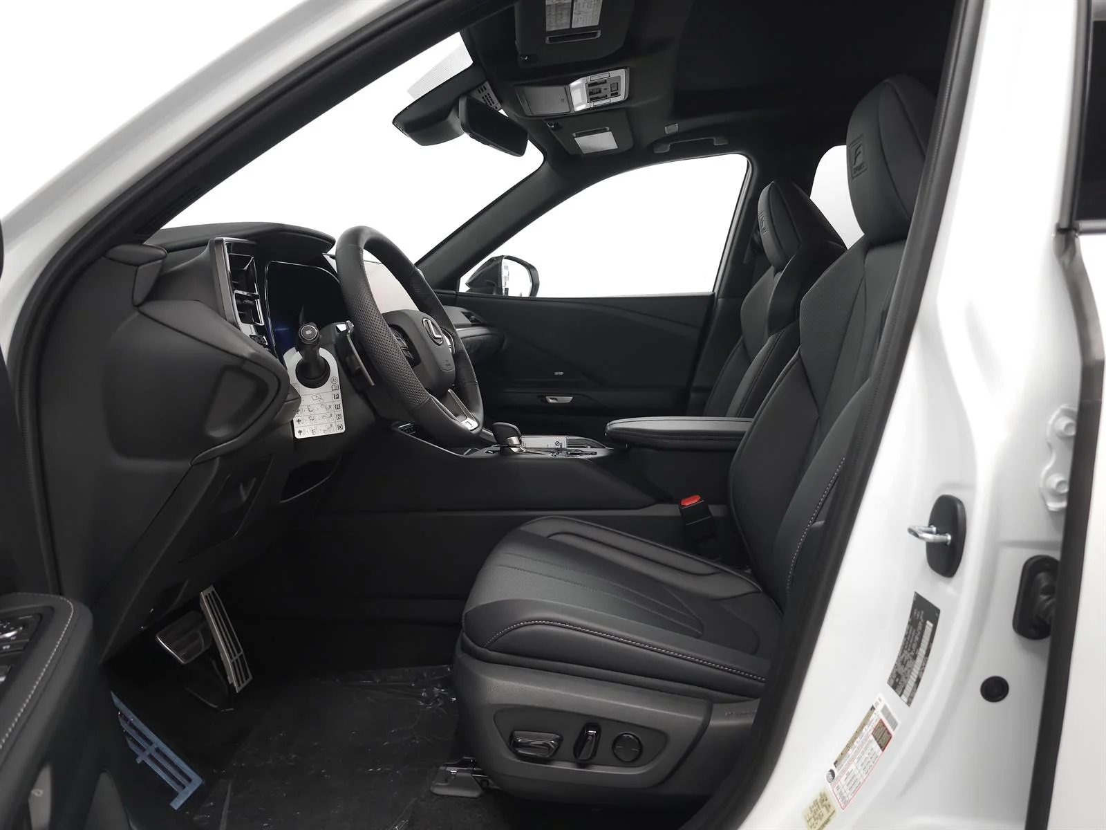 New 2026 Wind Chill Pearl (089) Lexus F SPORT Handling image 4