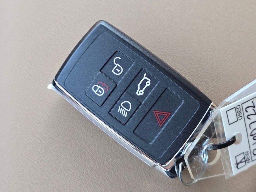 New 2026 Fuji White Land Rover S image 35
