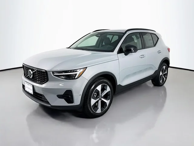 2026 Volvo XC40 B5 Plus