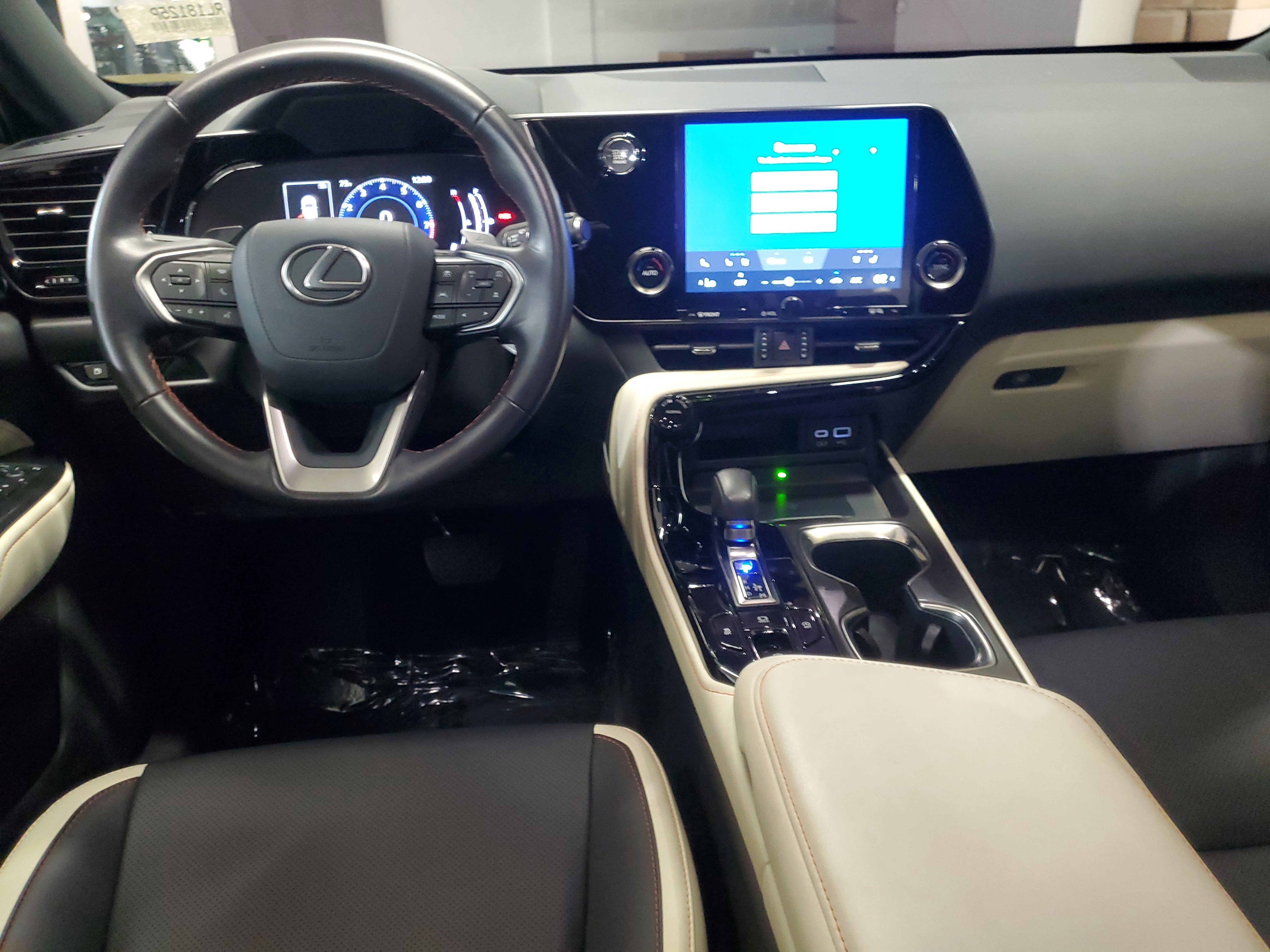 Used 2024  Lexus NX 250 Premium image 12