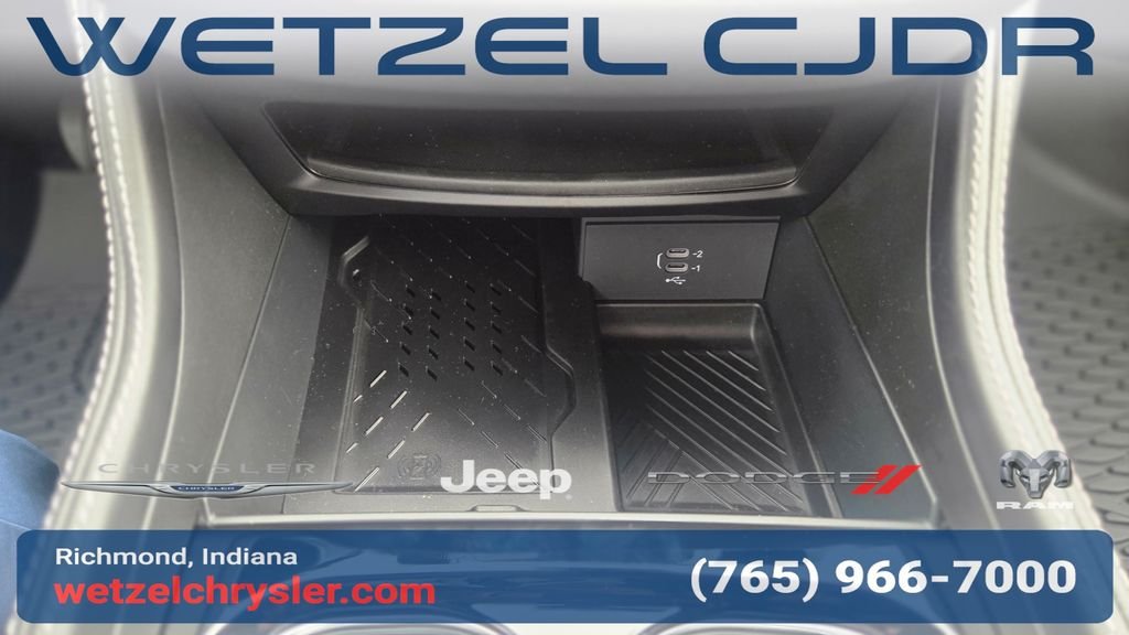 New 2027 Diamond Black Crystal Pearl-Coat Exterior Paint Chrysler Limited image 27