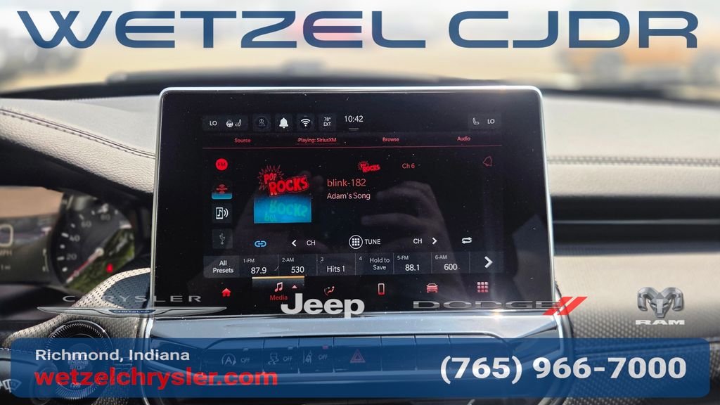 New 2026 Silver Zynith Metallic Clearcoat Jeep Latitude image 20