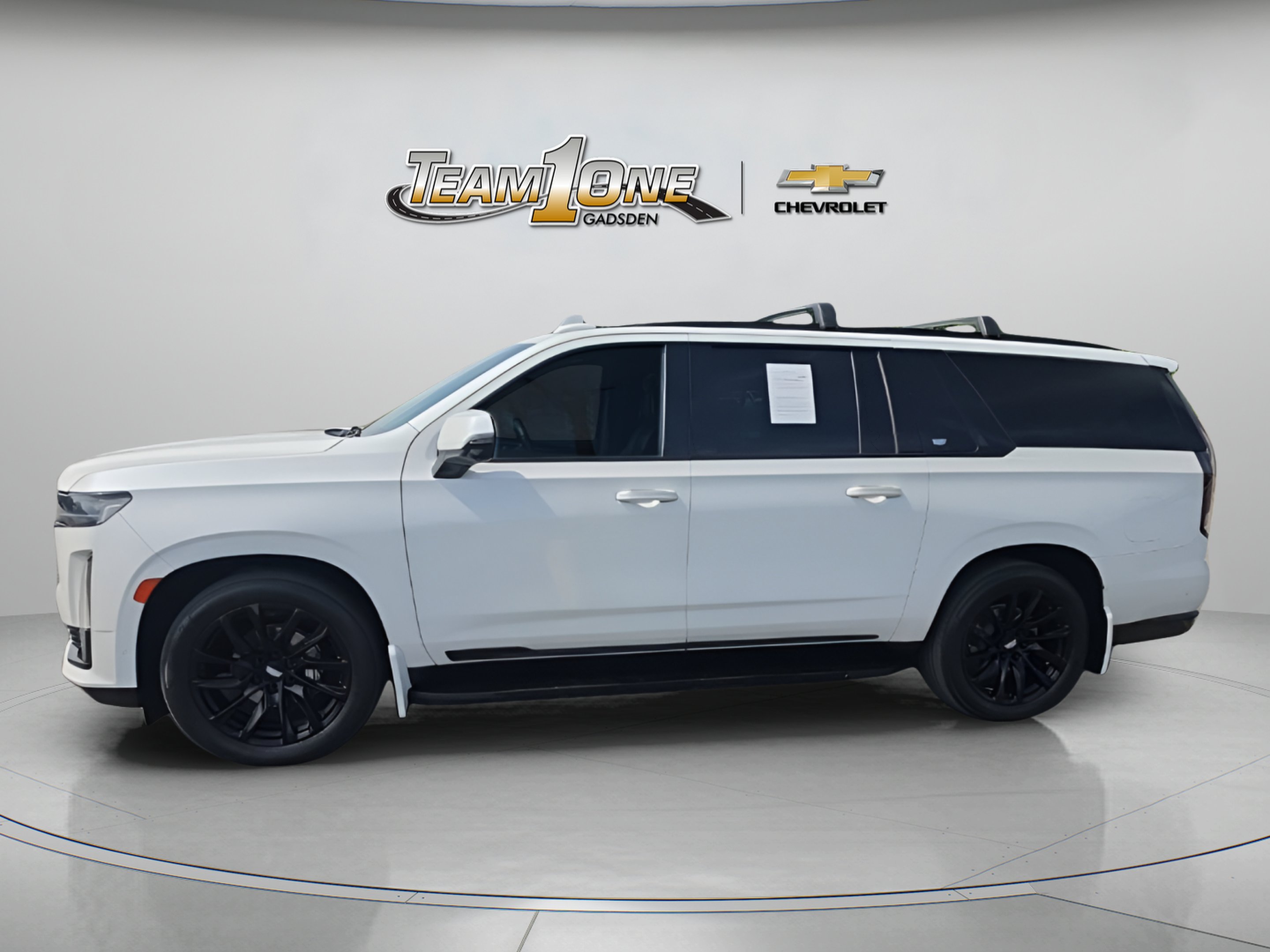 Used 2021 CRYSTAL WHITE TRICOAT Cadillac Sport Platinum image 4