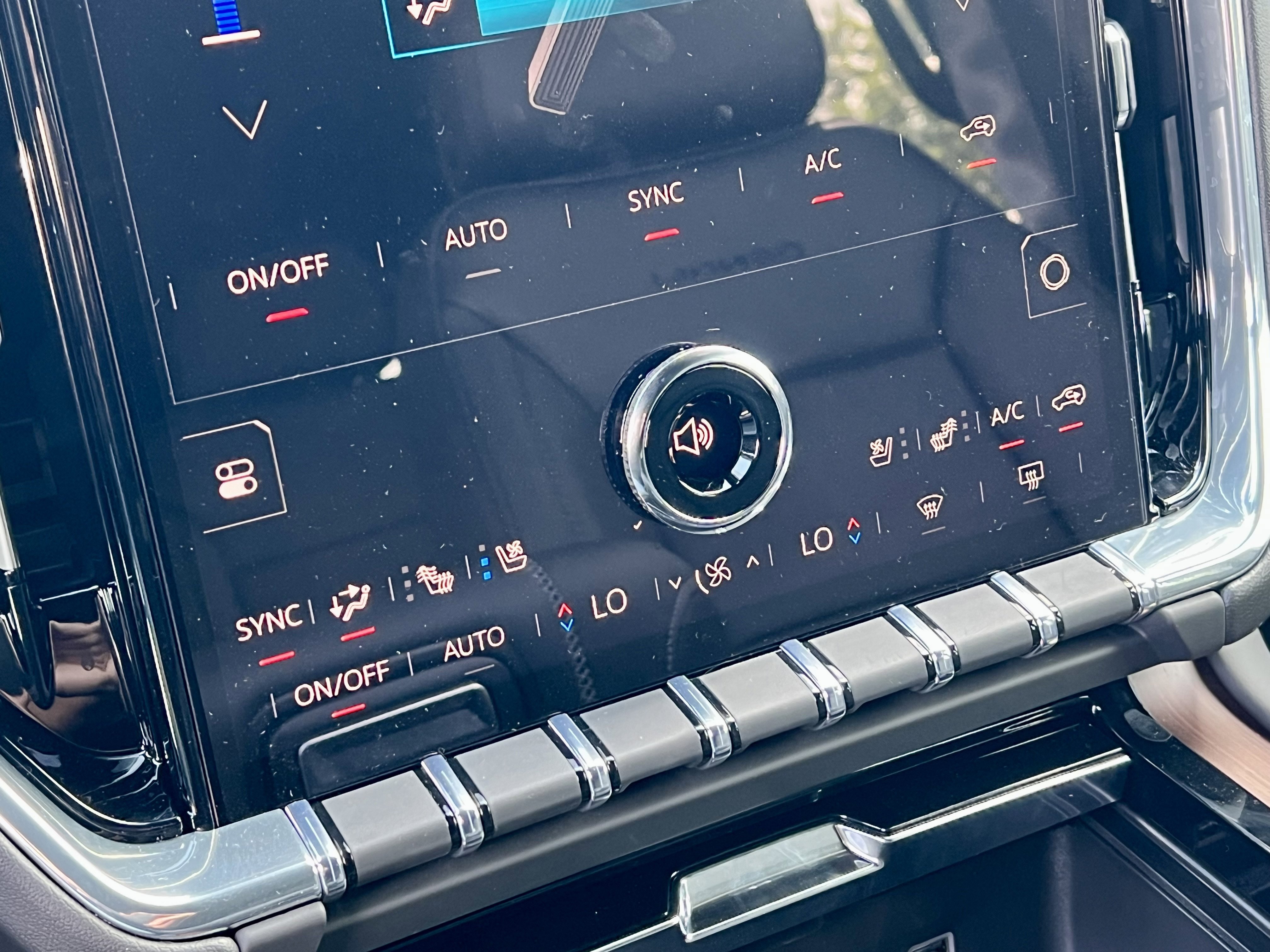 2025 GMC Yukon XL Denali - Photo 26