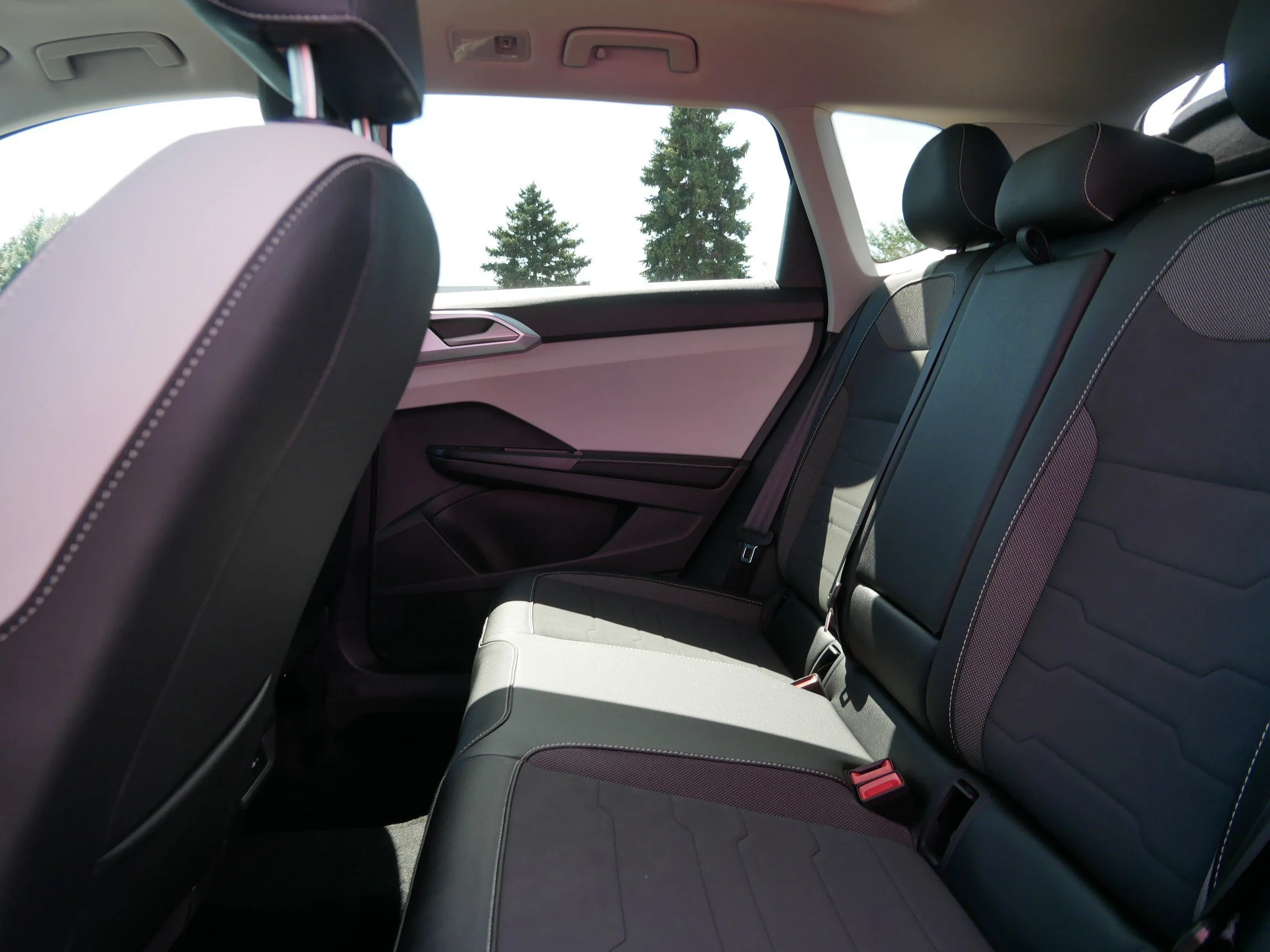 New 2026 Pure White Volkswagen SE image 5