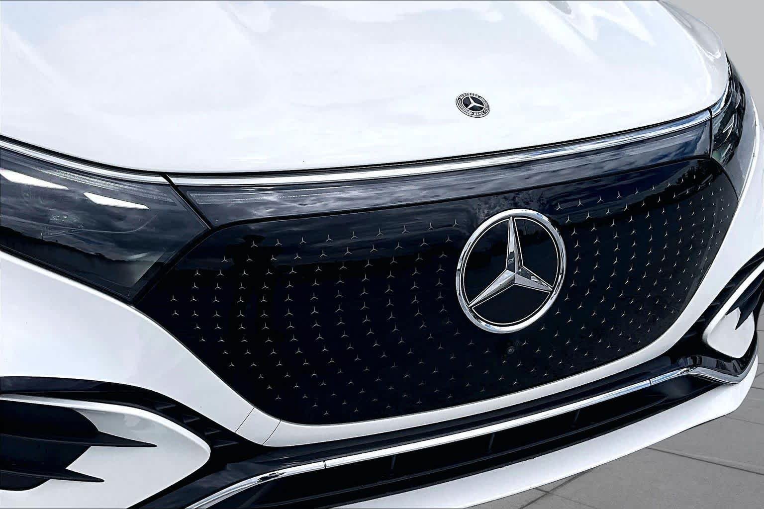 Certified Used 2023 MANUFAKTUR Diamond White Mercedes-Benz EQS 580 image 29