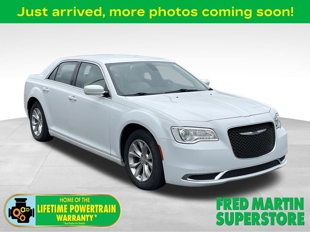 2018 Chrysler 300 Touring's photo