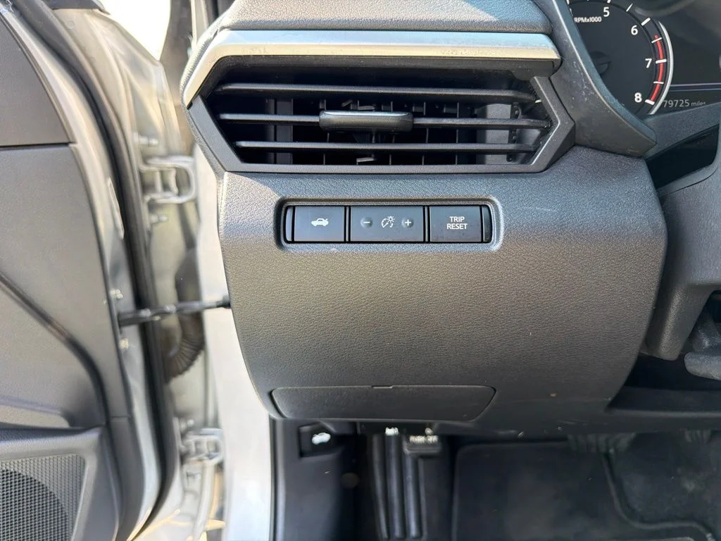 Used 2020 Silver Nissan 2.5 S image 8