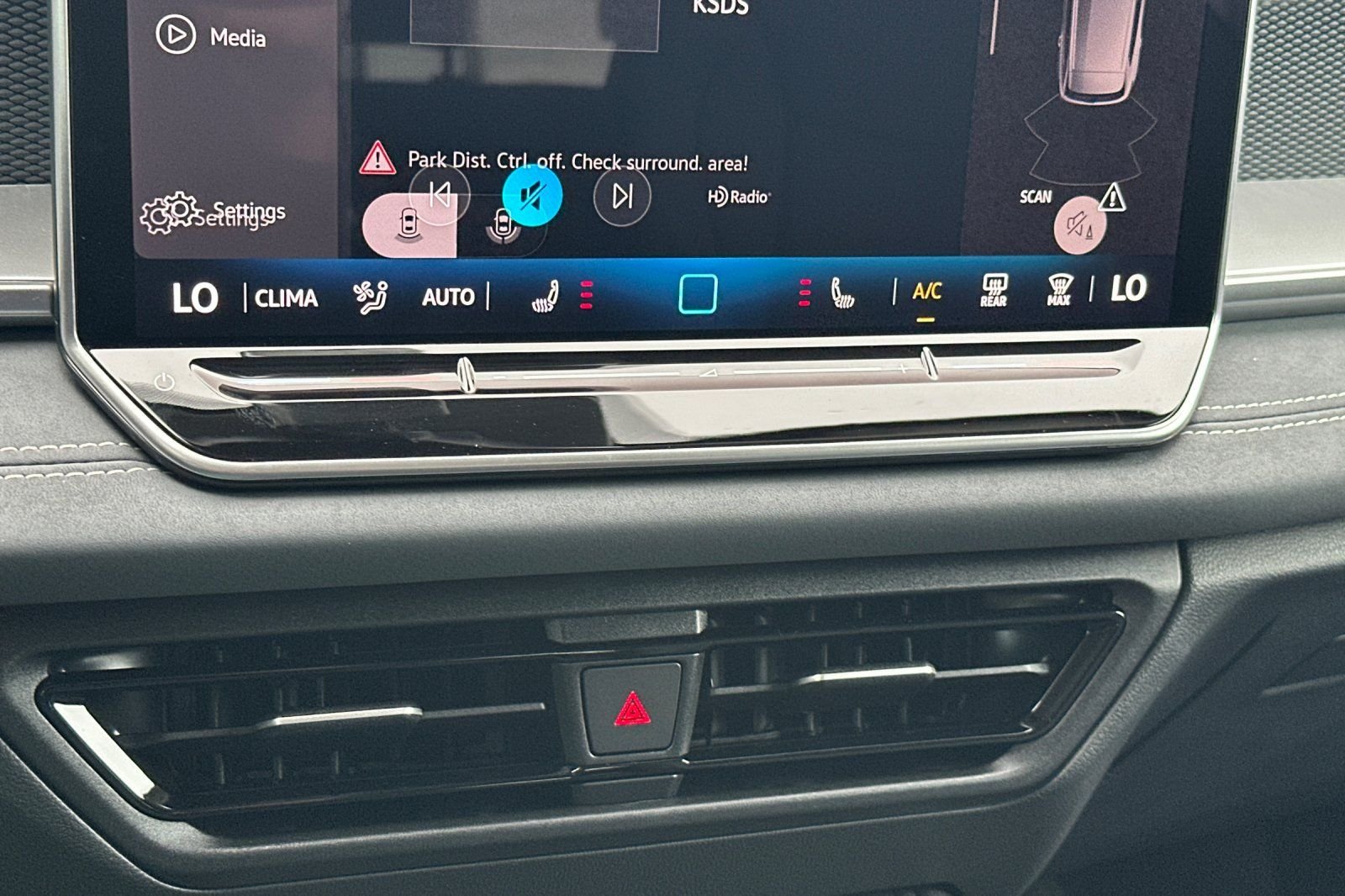 2026 Volkswagen Tiguan SE - Photo 18