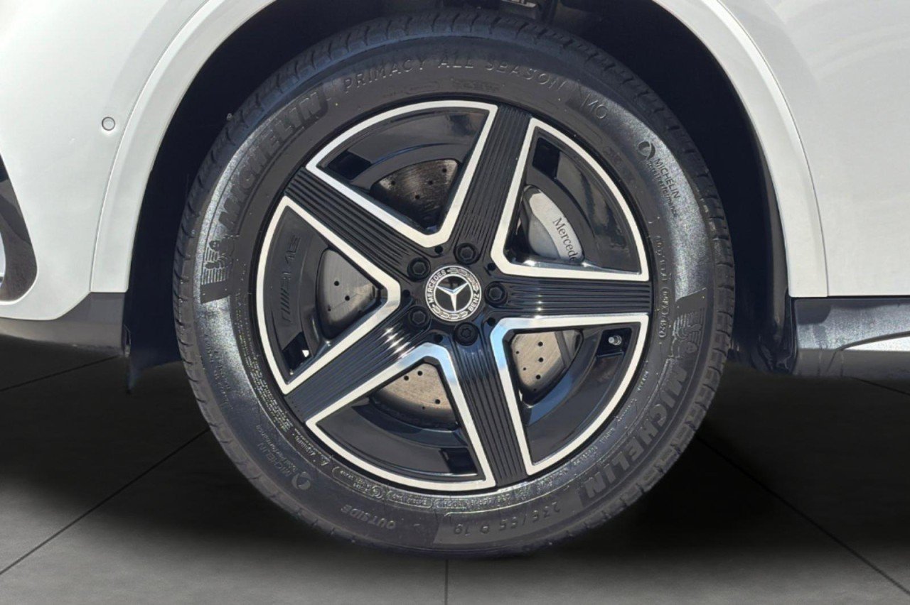 Used 2024 Polar White Mercedes-Benz GLC 300 image 26