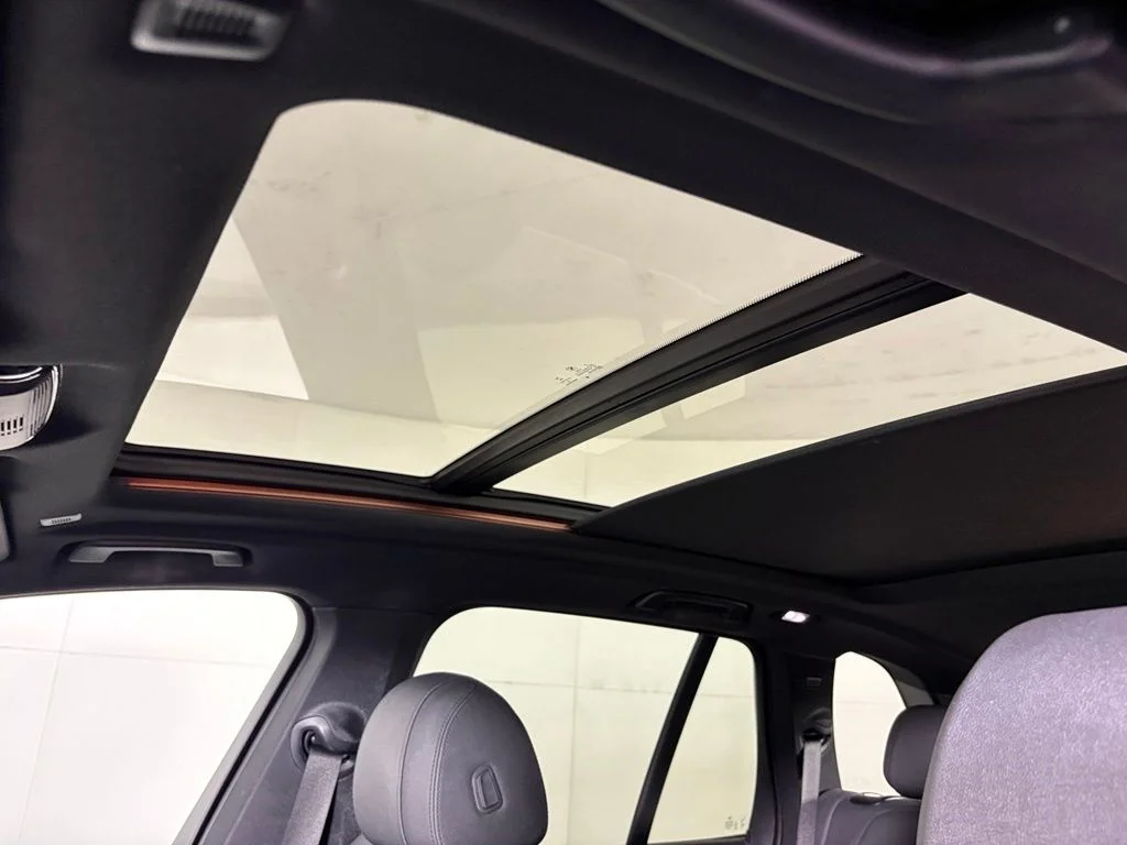 Used 2020 Black BMW sDrive40i image 19