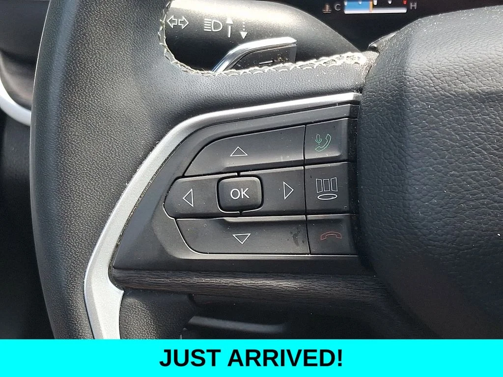Certified Used 2023 Silver Jeep Limited image 22