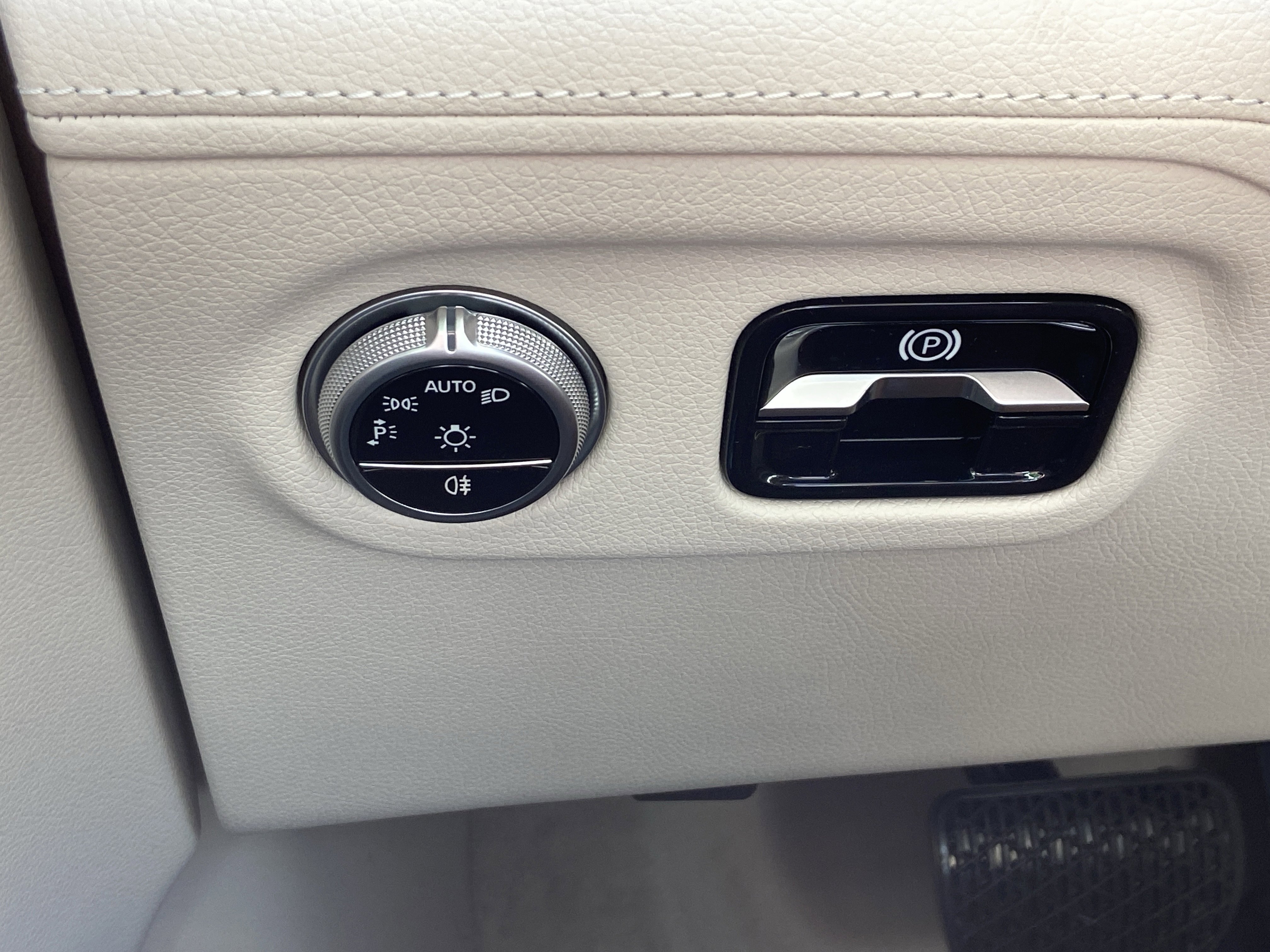 New 2026 MANUFAKTUR Moonlight White Metallic Mercedes-Benz EQS 450 4MATIC® Sedan image 23