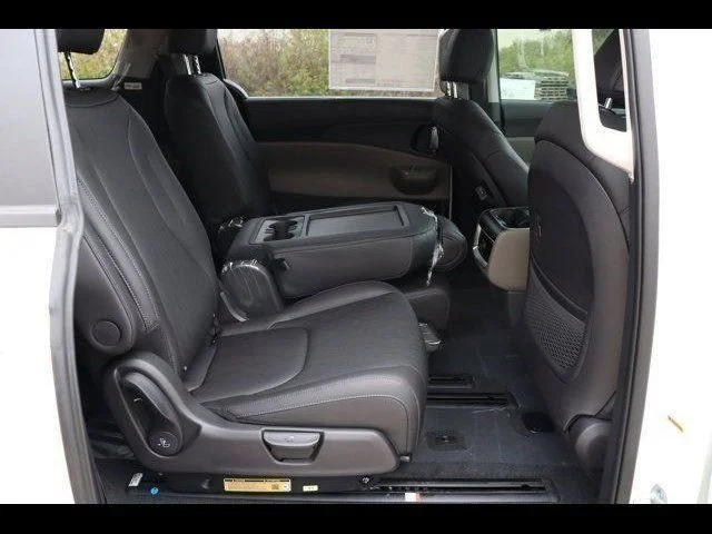 2026 Kia Carnival EX - Photo 25
