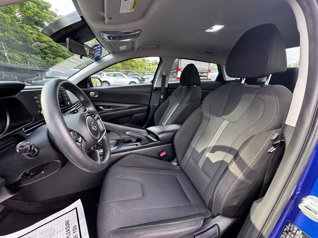Used 2023  Hyundai SE image 15