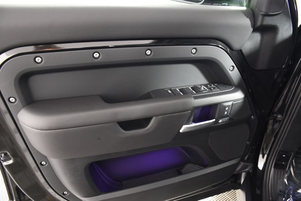 New 2026 Santorini Blk Land Rover X-Dynamic SE image 14
