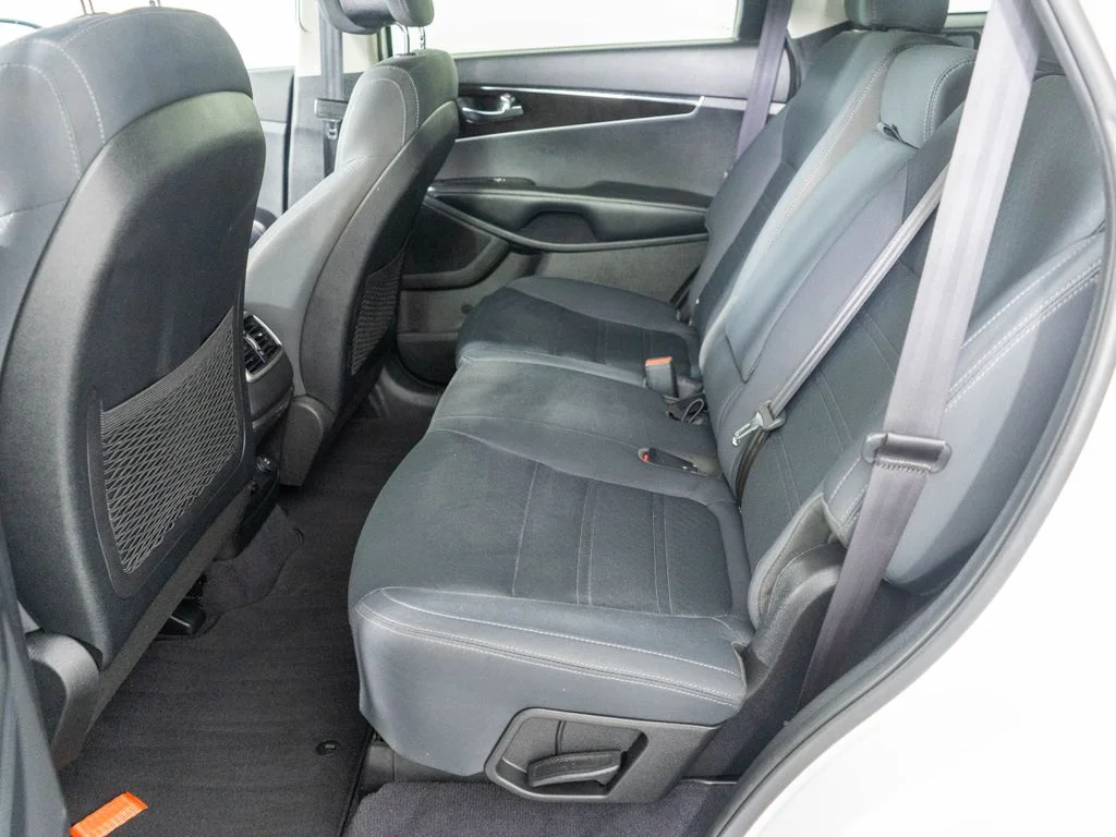 Used 2016 White Kia LX image 11