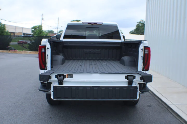 Used 2025 Summit White GMC SLT image 20