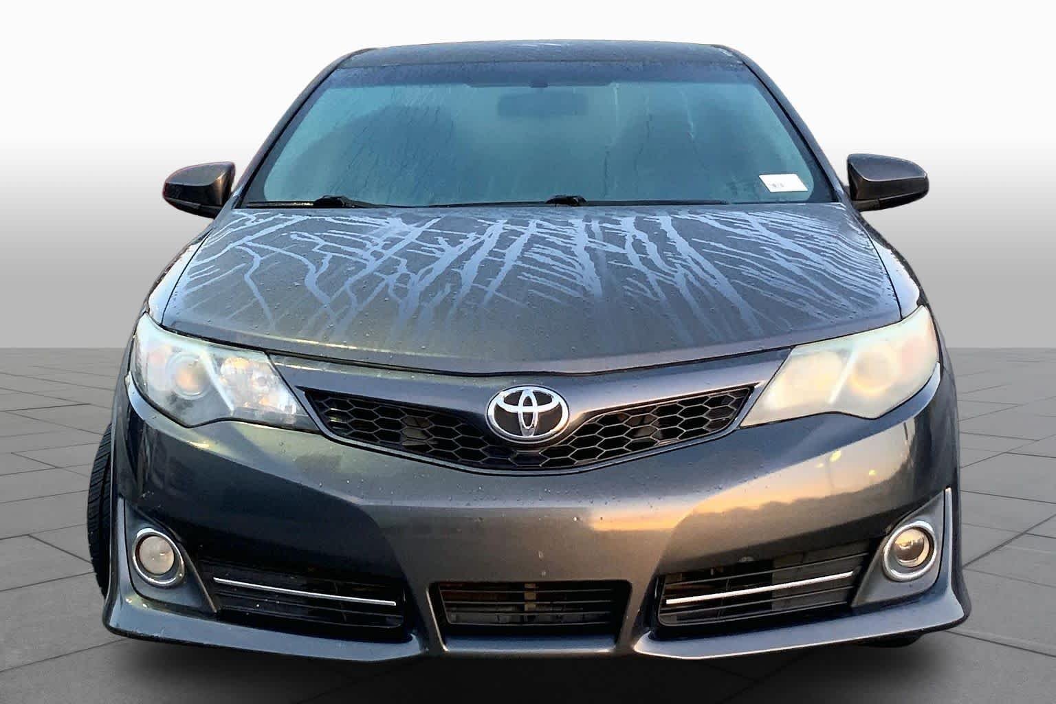 Used 2014 Magnetic Gray Metallic Toyota SE image 3