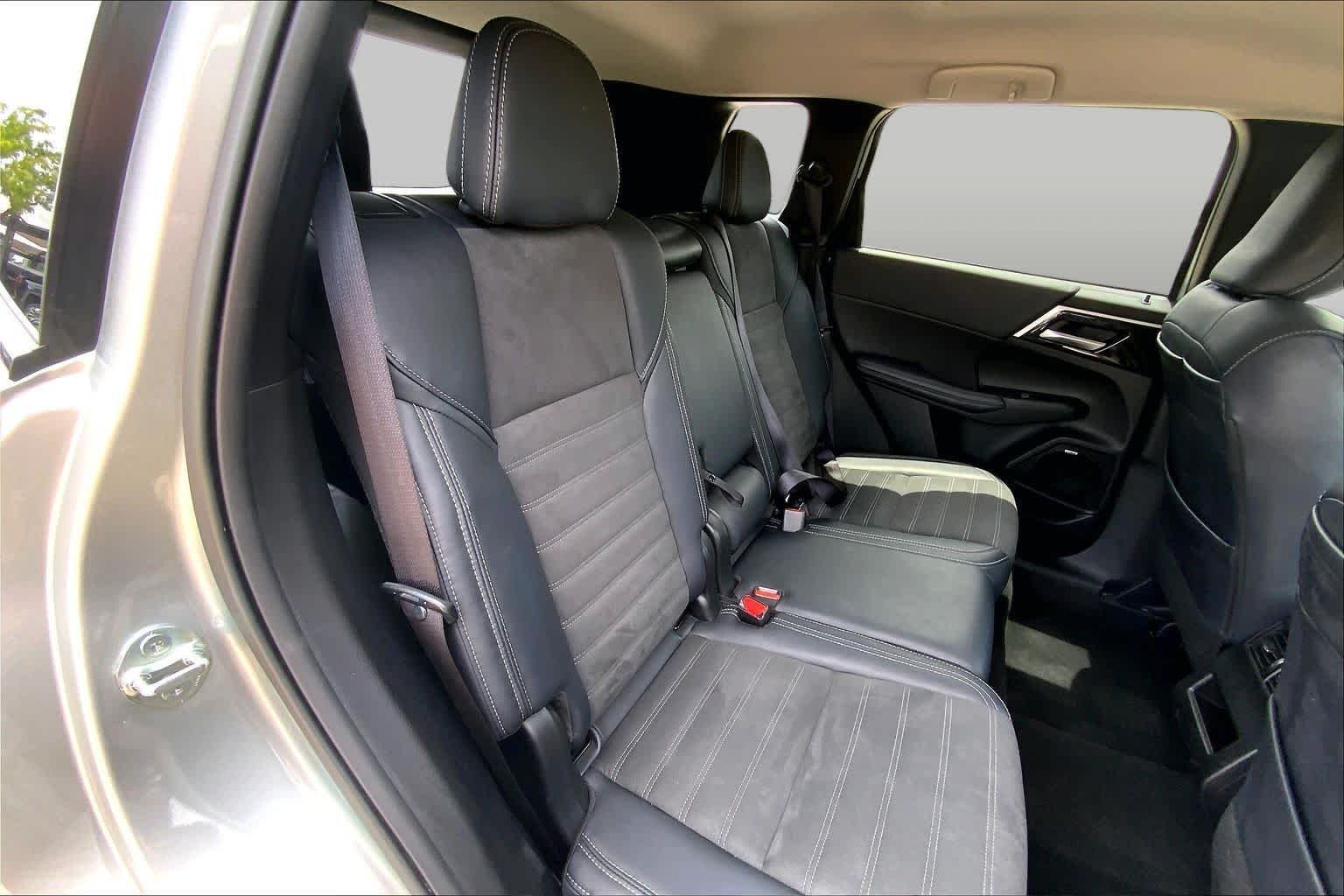Used 2025 Alloy Silver Metallic Mitsubishi SE image 19