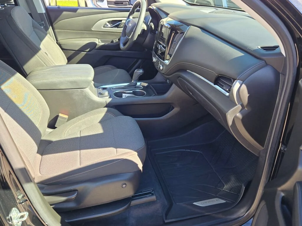 Used 2020 Black Chevrolet LS image 5