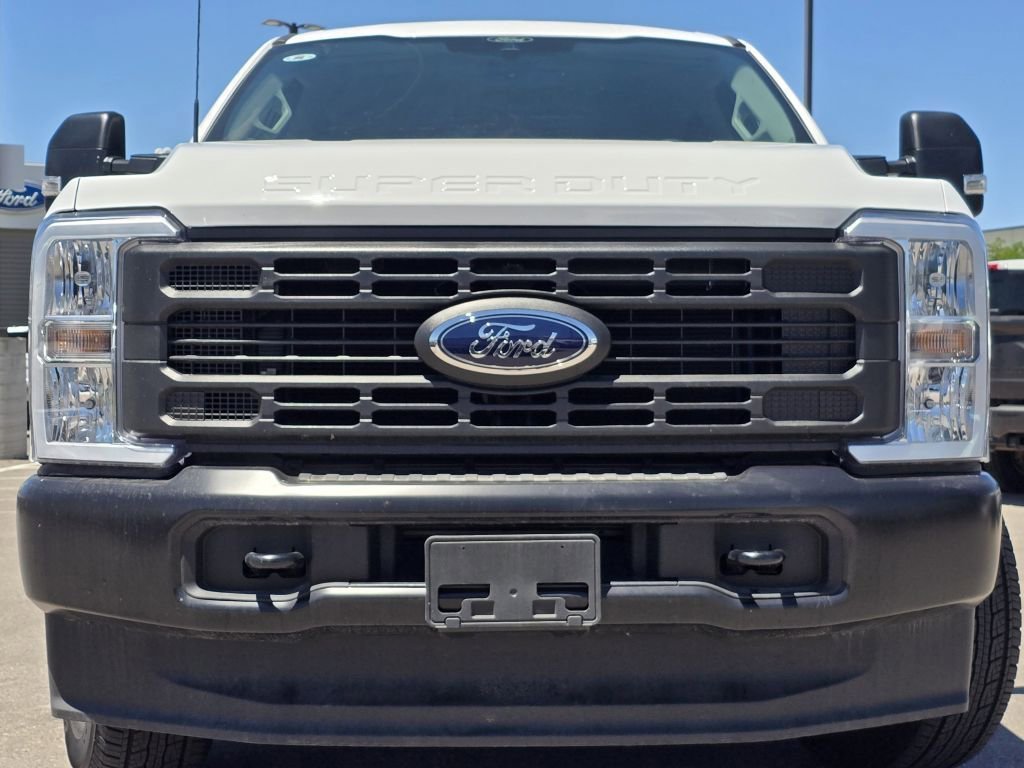 New 2026 Oxford White Ford XL image 3