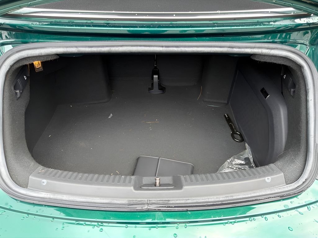 Used 2018 Bottle Green Metallic/Black Roof Volkswagen 2.0T SE image 25