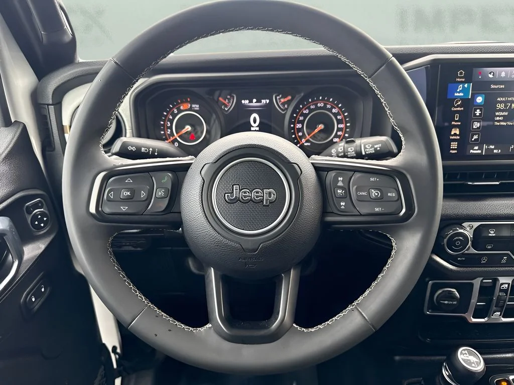 Used 2025 White Jeep Sport S image 12