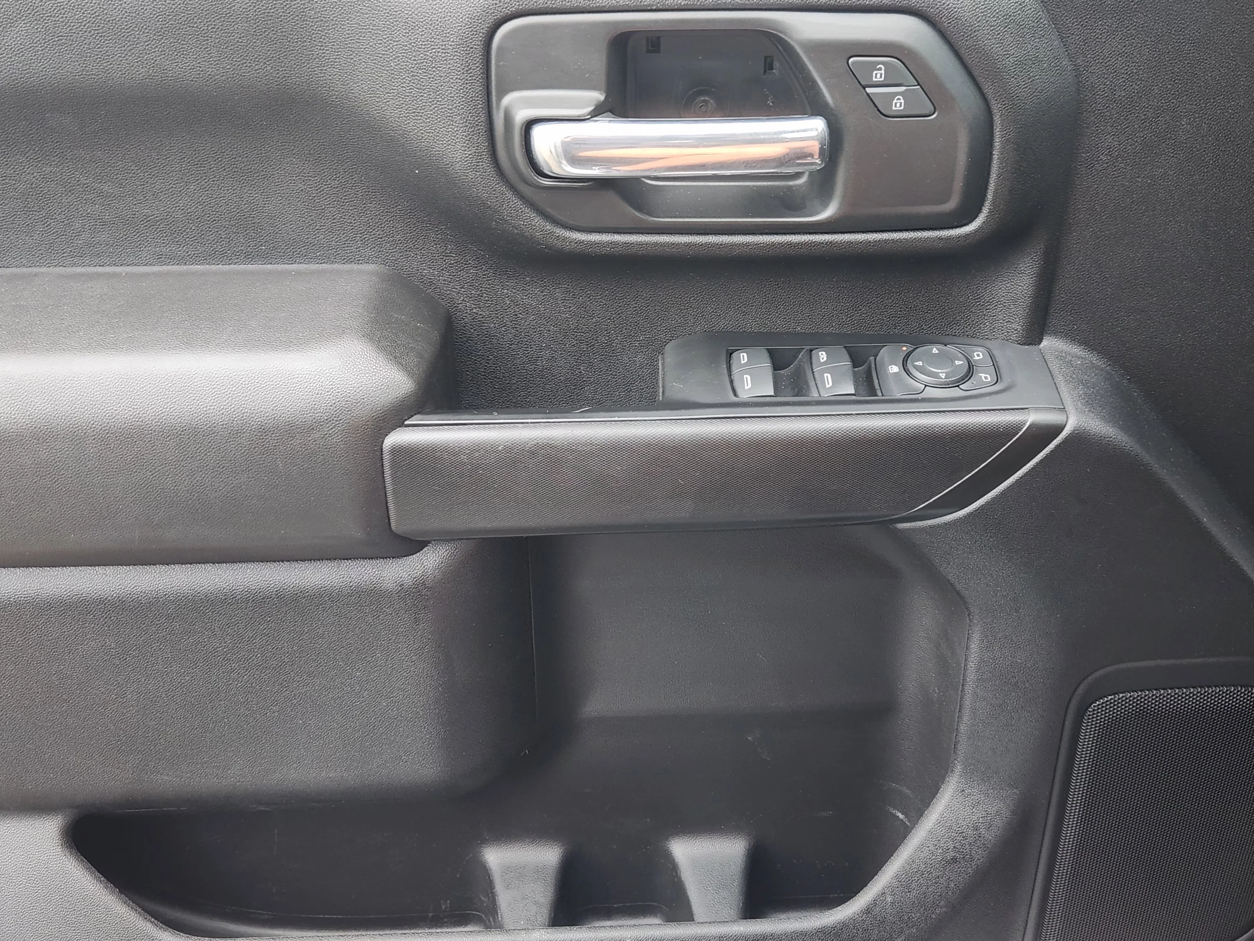 Used 2022 Silver Ice Metallic Chevrolet Work Truck image 22