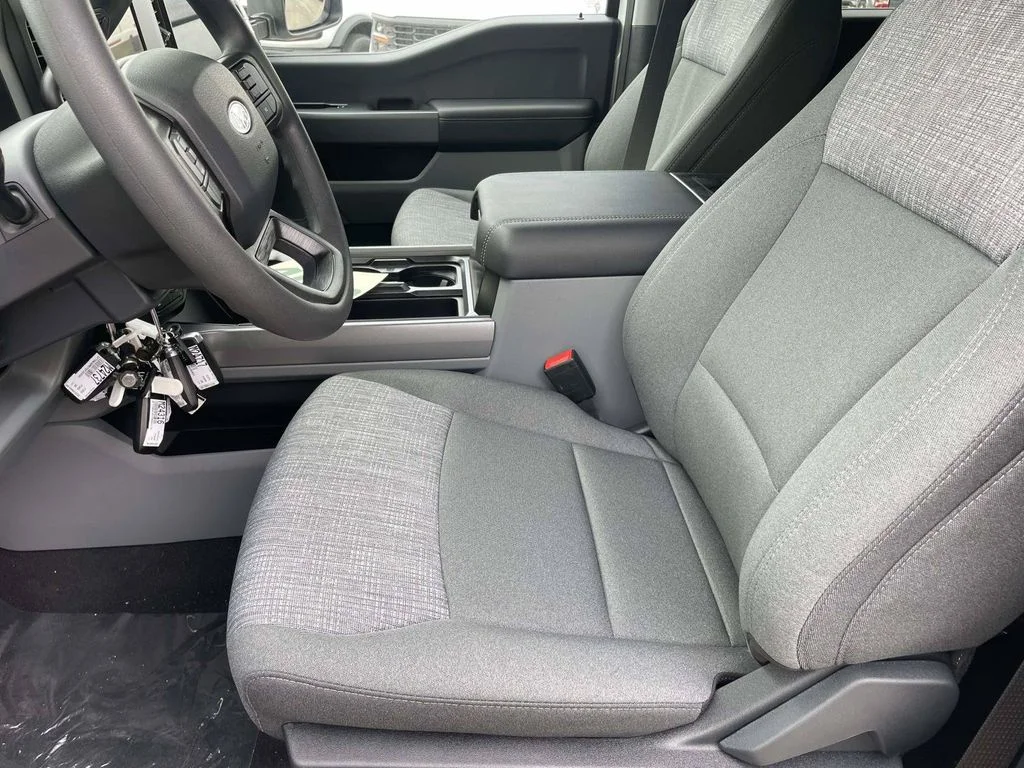 New 2026 Oxford White Ford XLT image 13