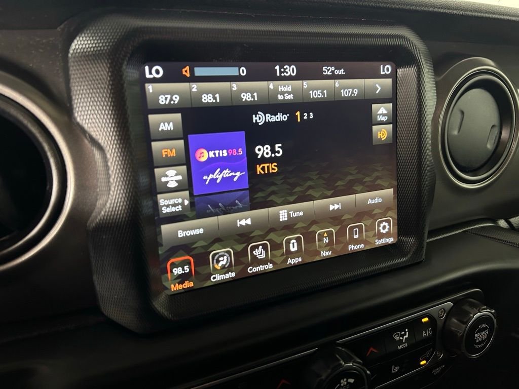 Used 2023 Gray Jeep  image 3