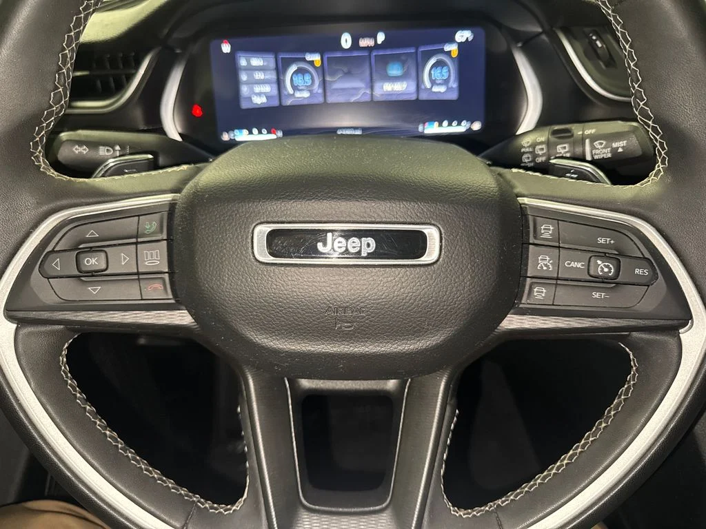 Certified Used 2023 Diamond Black Crystal Pearlcoat Jeep Laredo image 25