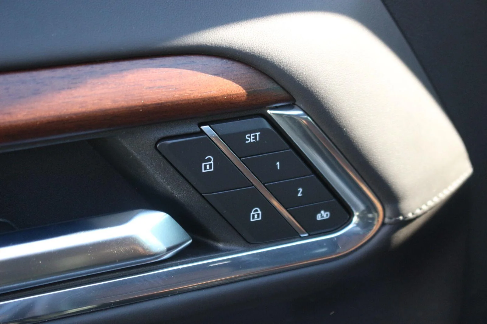 Used 2024 Onyx Black GMC Denali Ultimate image 14