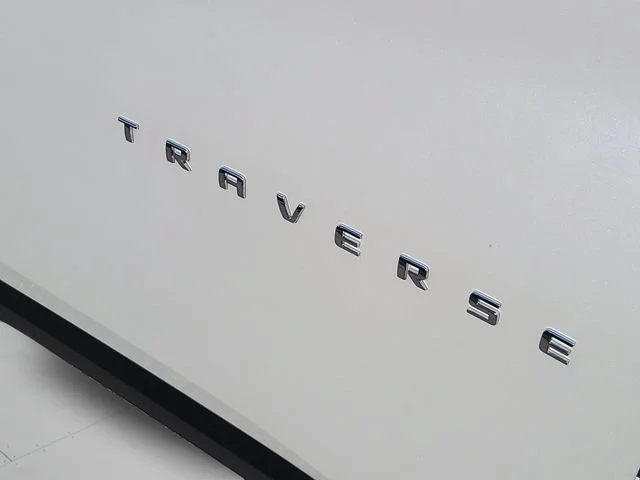 Used 2023 IRIDESCENT PEARL TRICOAT Chevrolet LT Cloth image 34