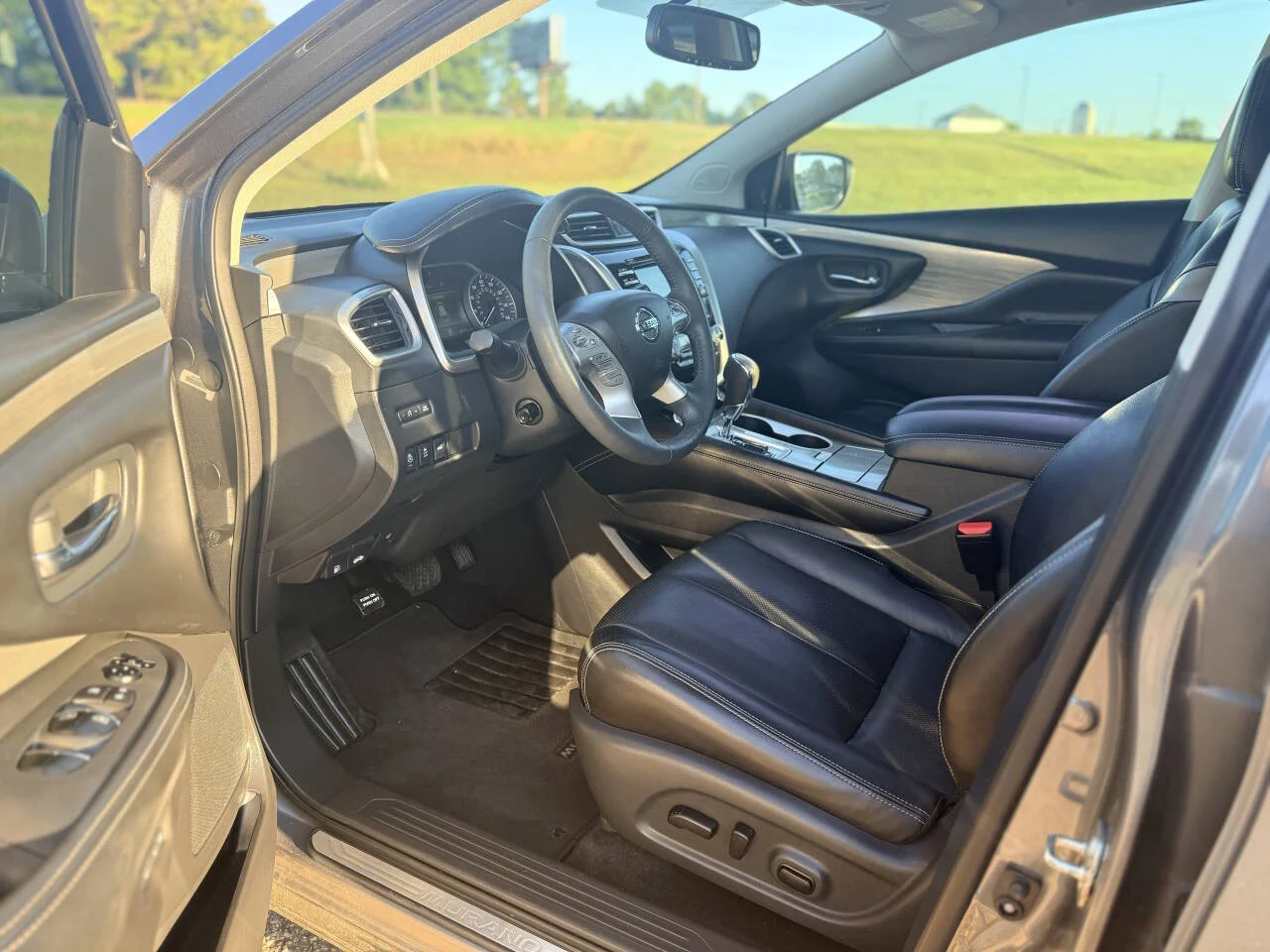 Used 2017 Gray Nissan Platinum 4dr SUV image 12