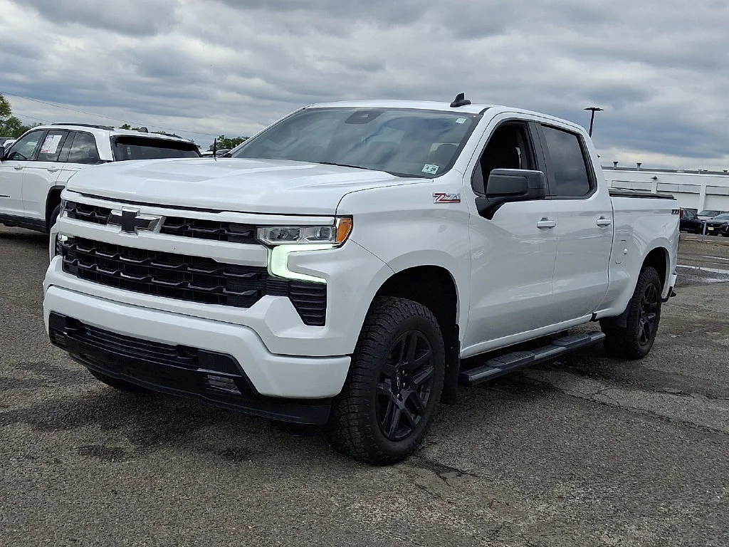Used 2024 White Chevrolet RST image 5