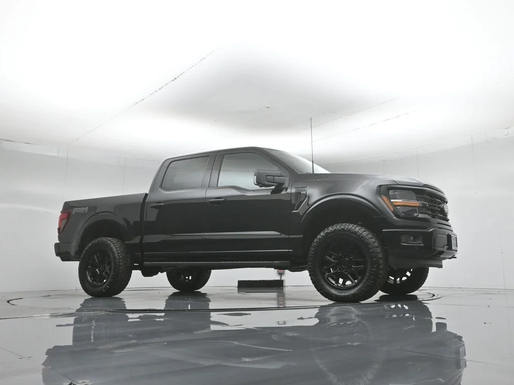 New 2026 Agate Black Metallic Ford XLT image 3