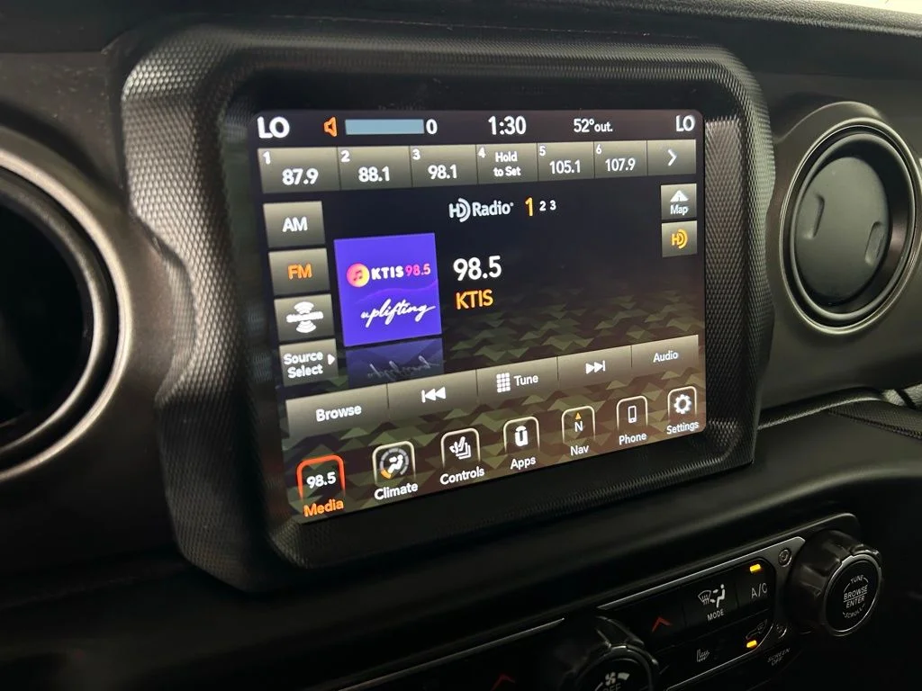 Used 2023 Gray Jeep  image 3