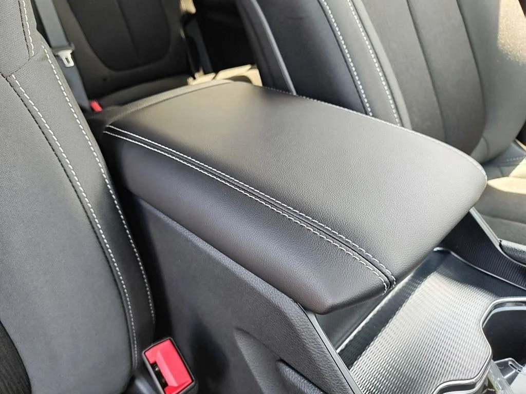 New 2026 Baltic Gray Metallic Clearcoat Jeep Laredo image 38