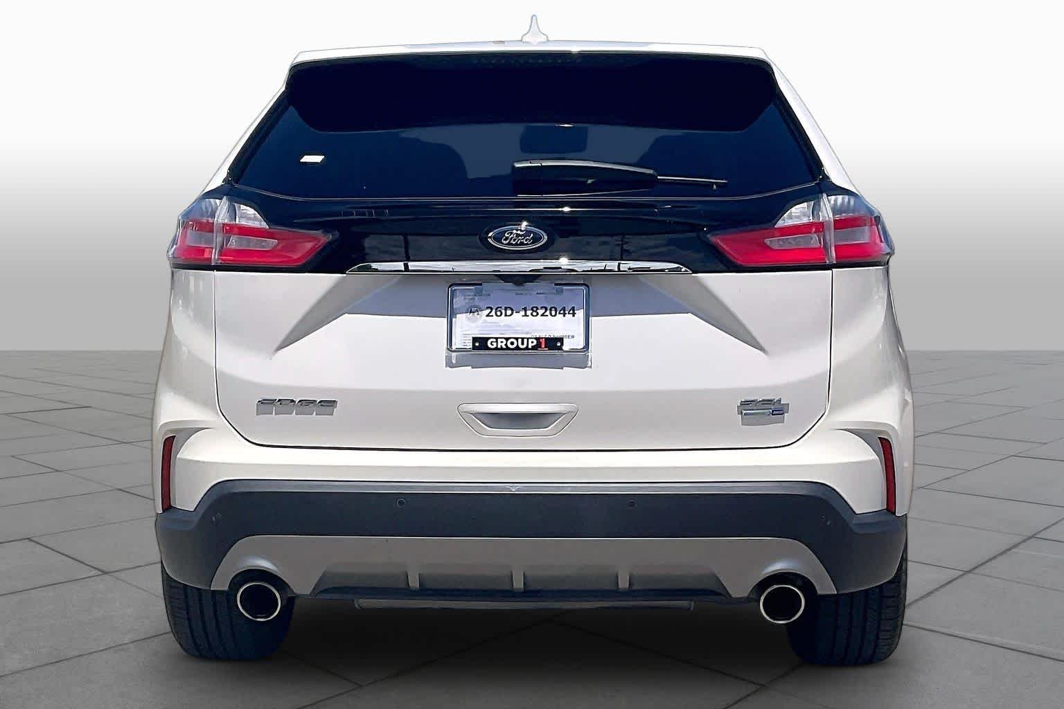 Used 2019 White Platinum Metallic Tri-Coat Ford SEL image 5