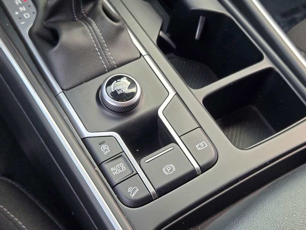 2024 Kia Sorento LX - Photo 38