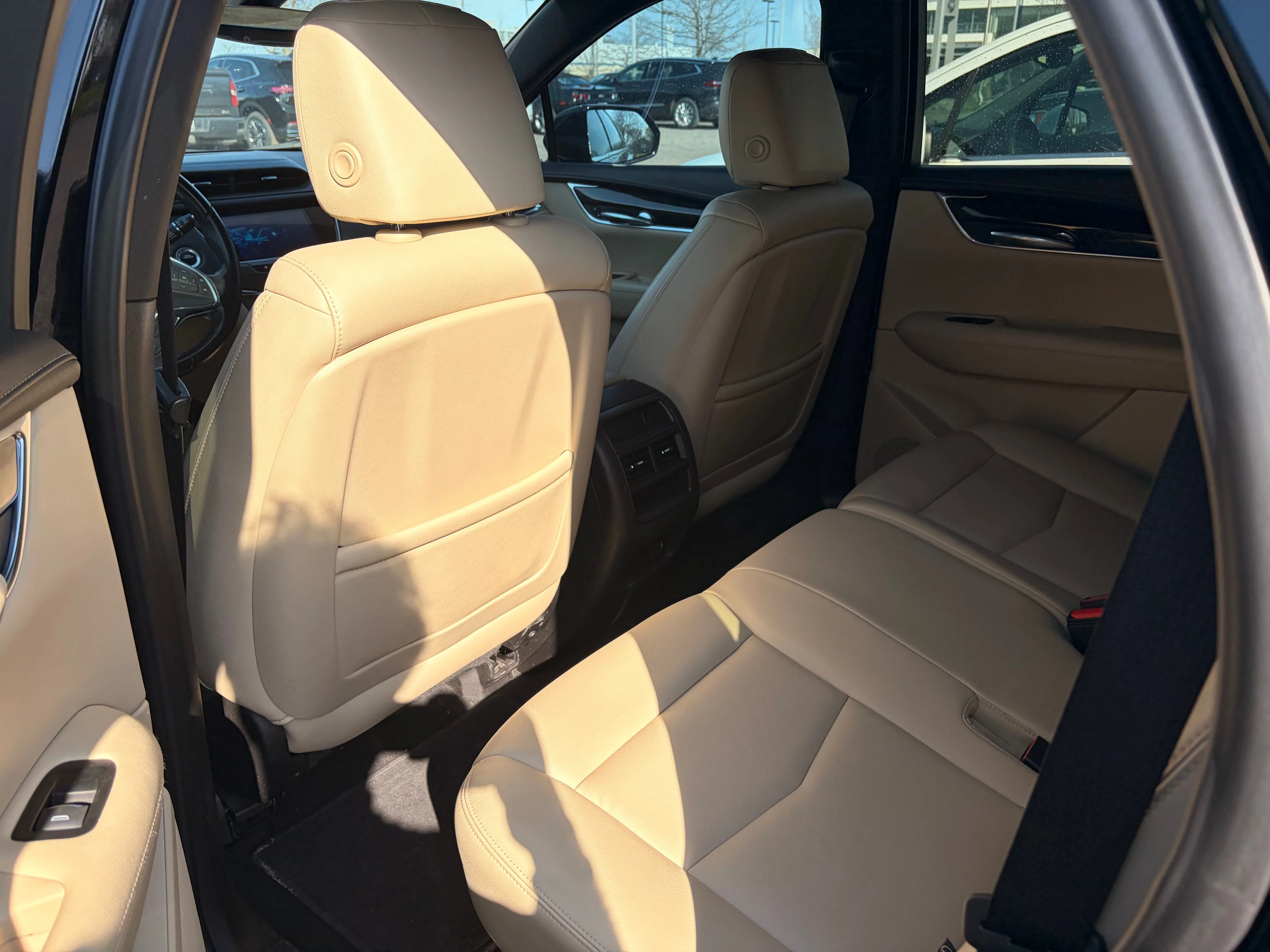 Used 2018  Cadillac  image 6