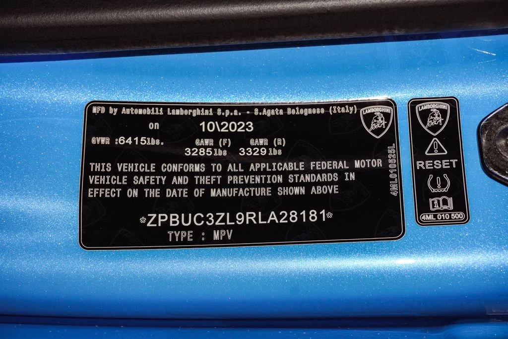 Used 2024 Blu Cepheus Metallic Lamborghini Performante image 38