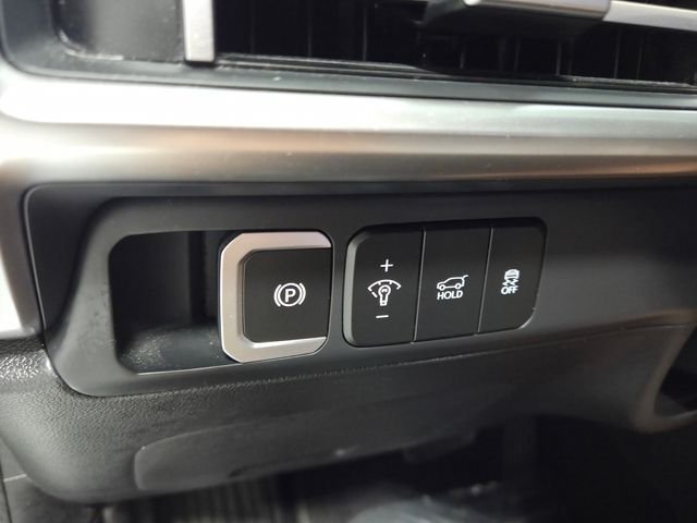 Used 2024 White Hyundai SEL image 28