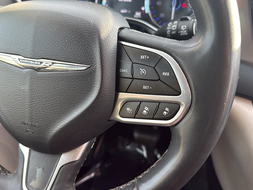 Used 2023 Black Chrysler Touring L image 32