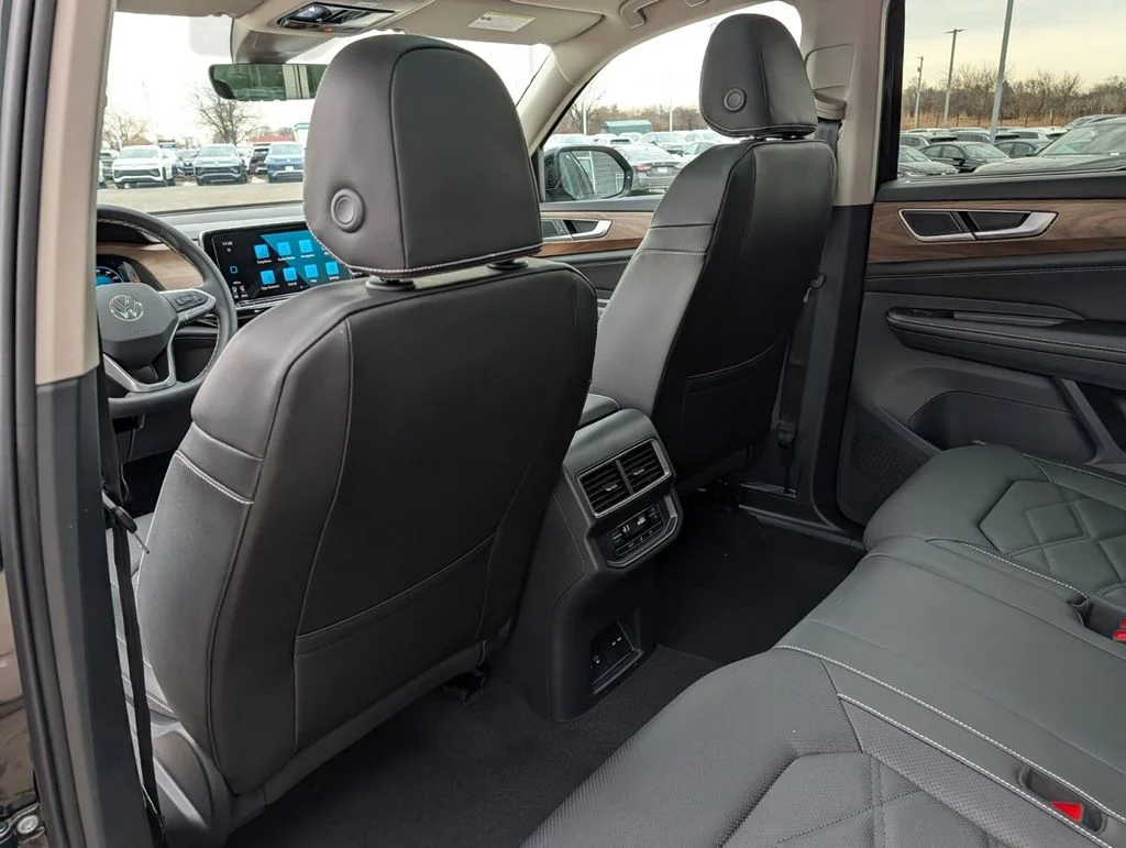 New 2026 Black Volkswagen 2.0T SE w/Technology image 13