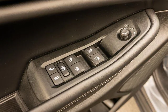 Used 2025 Gray Jeep Altitude X image 17